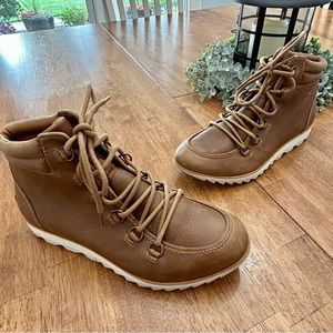 Sorel Harlow lace up booties. Size 7